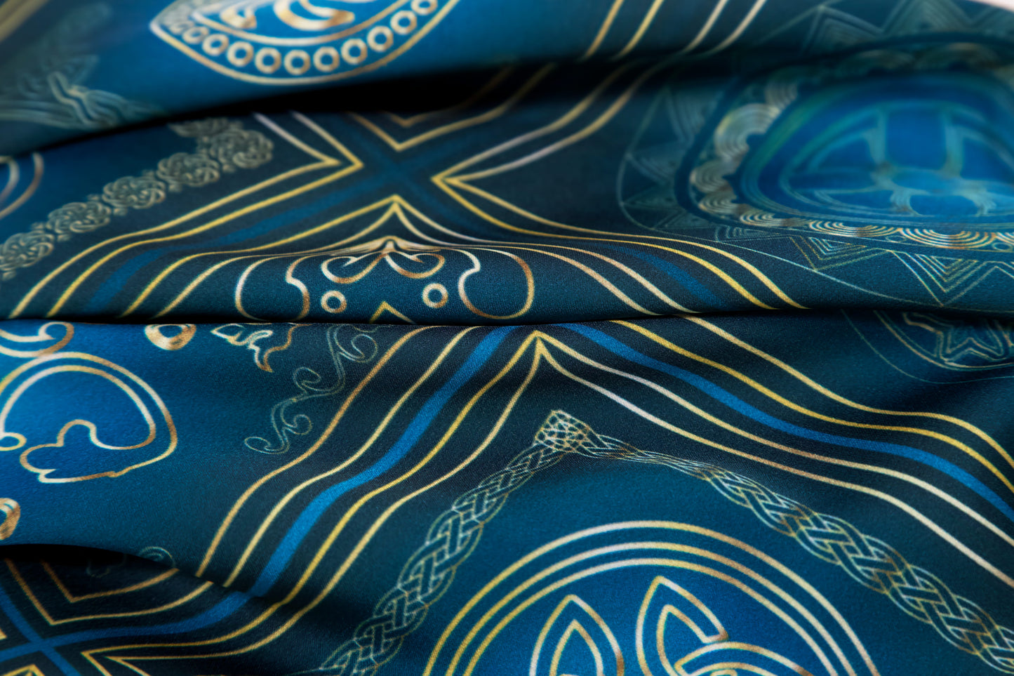 Georgia-Inspired Scarf – Echoes from East and West