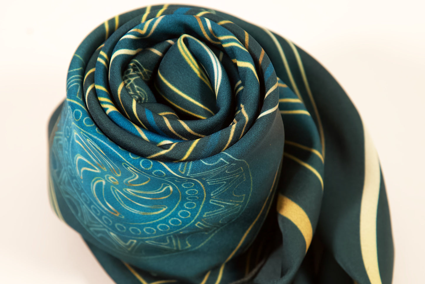 Georgia-Inspired Scarf – Echoes from East and West