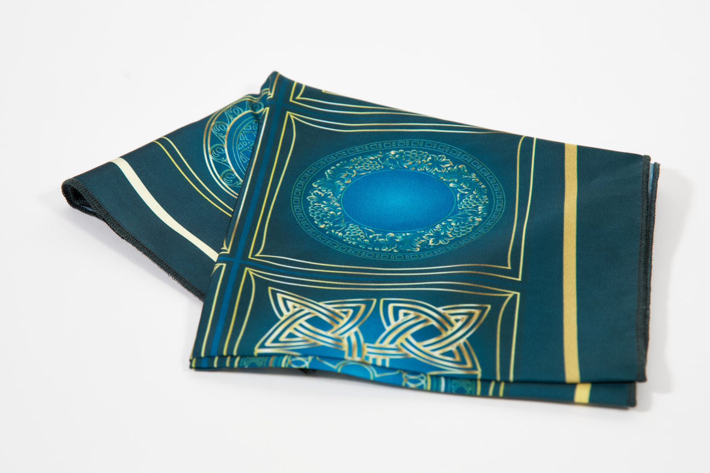 Georgia-Inspired Scarf – Echoes from East and West