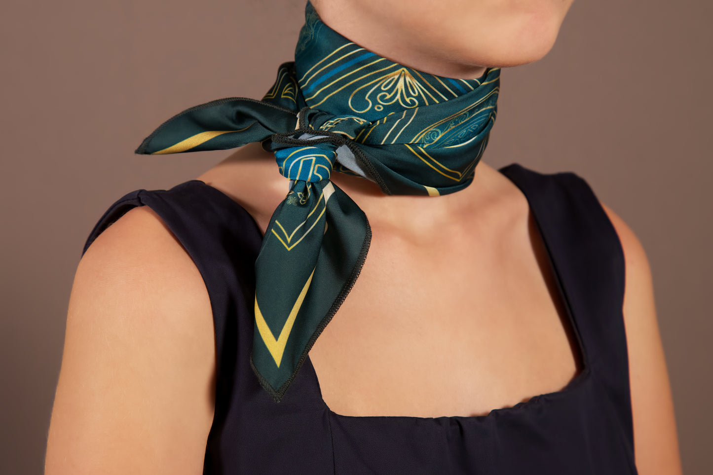 Georgia-Inspired Scarf – Echoes from East and West