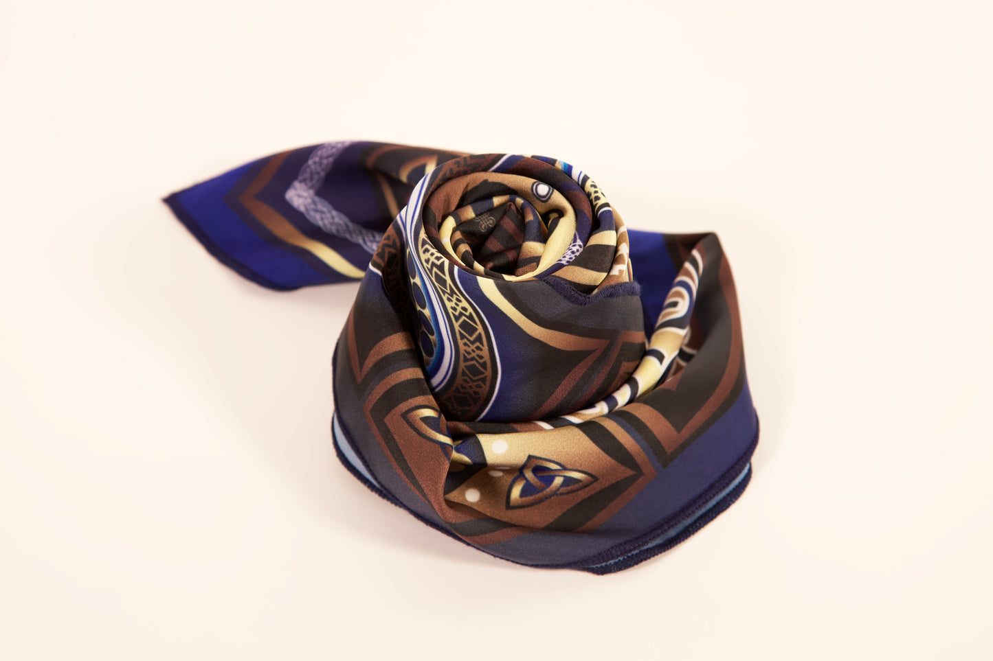 Georgia-Inspired Scarf – Echoes from East and West