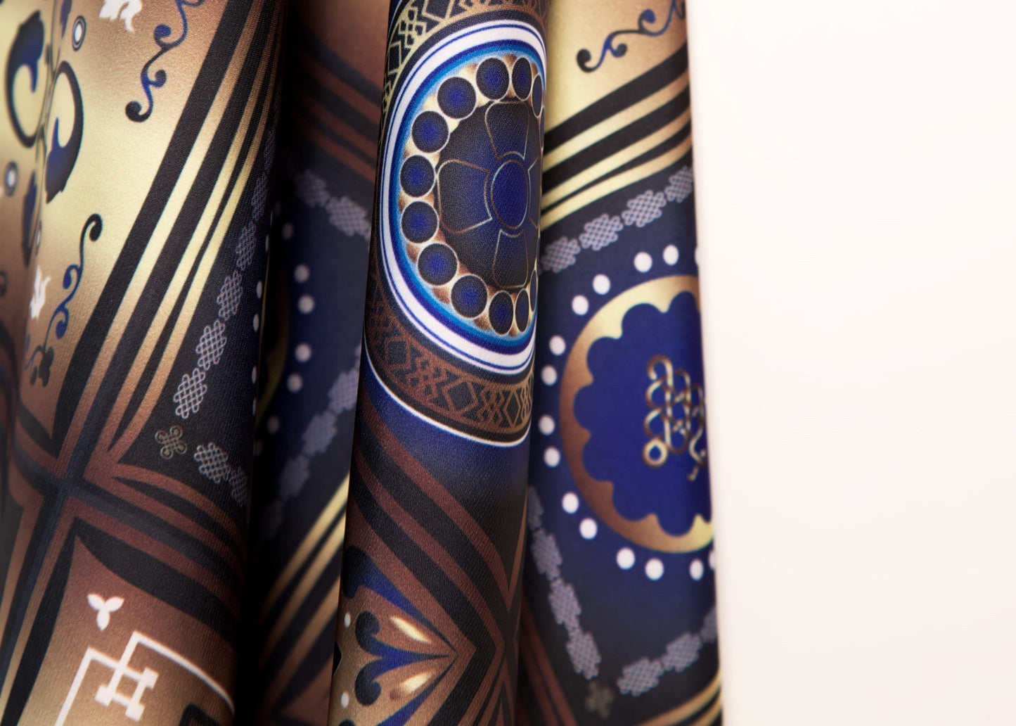 Georgia-Inspired Scarf – Echoes from East and West