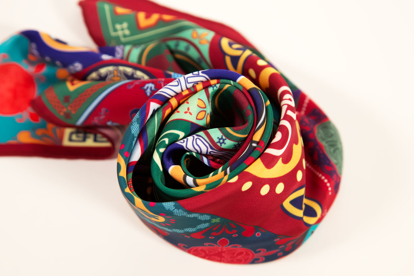 Georgia-Inspired Scarf – Echoes from East and West