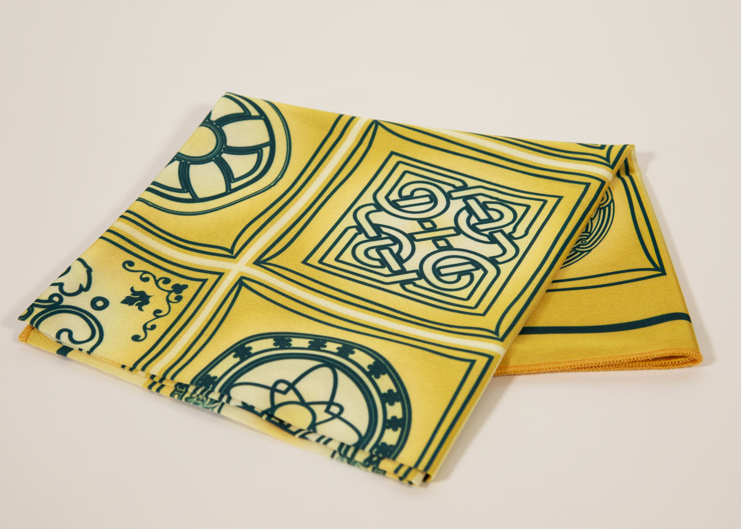 Georgia-Inspired Scarf – Echoes from East and West