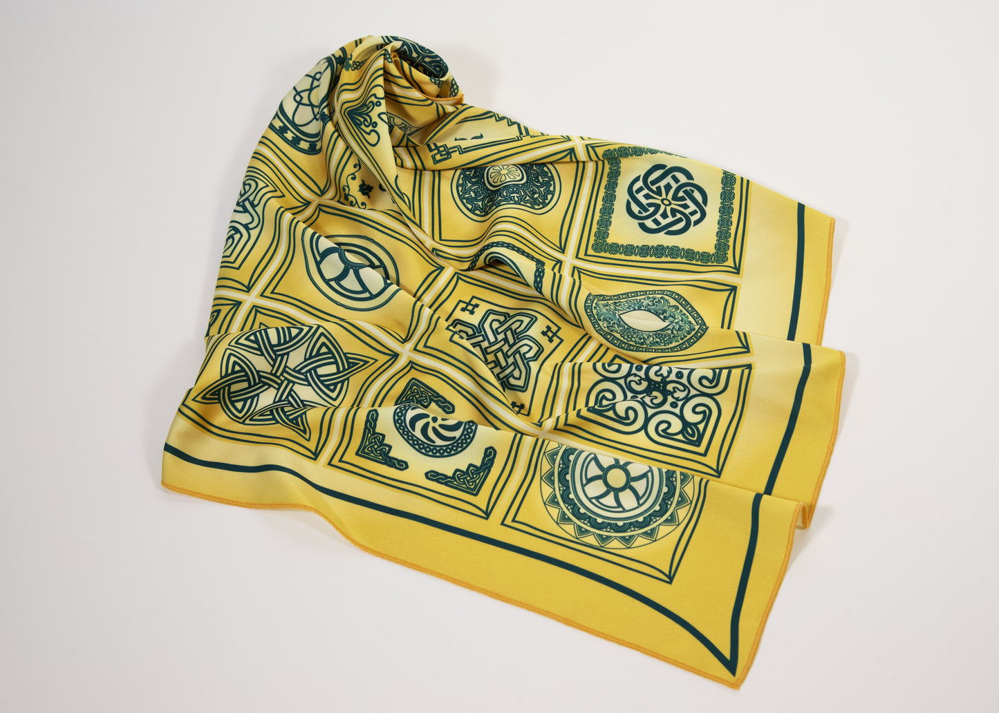 Georgia-Inspired Scarf – Echoes from East and West