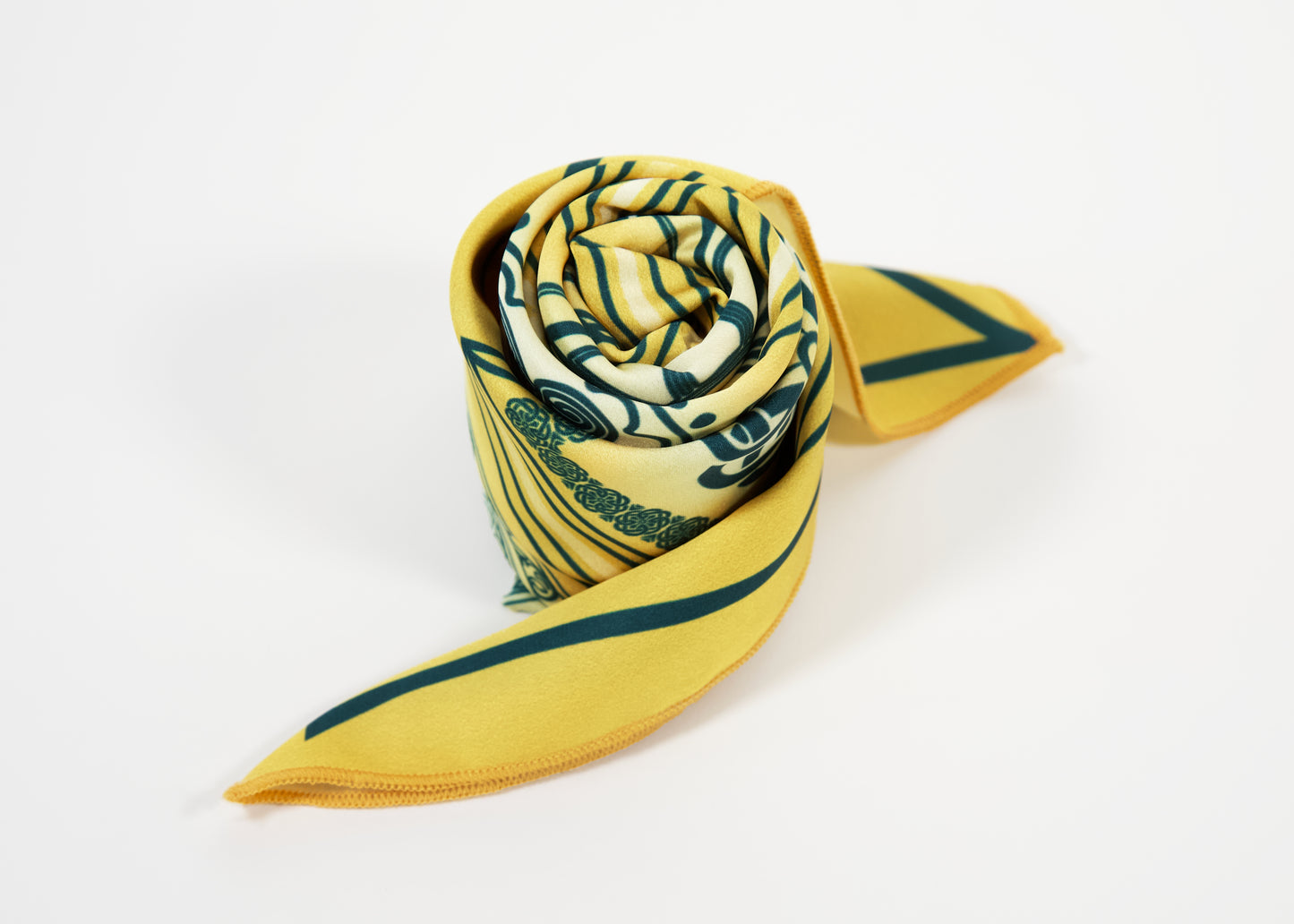 Georgia-Inspired Scarf – Echoes from East and West