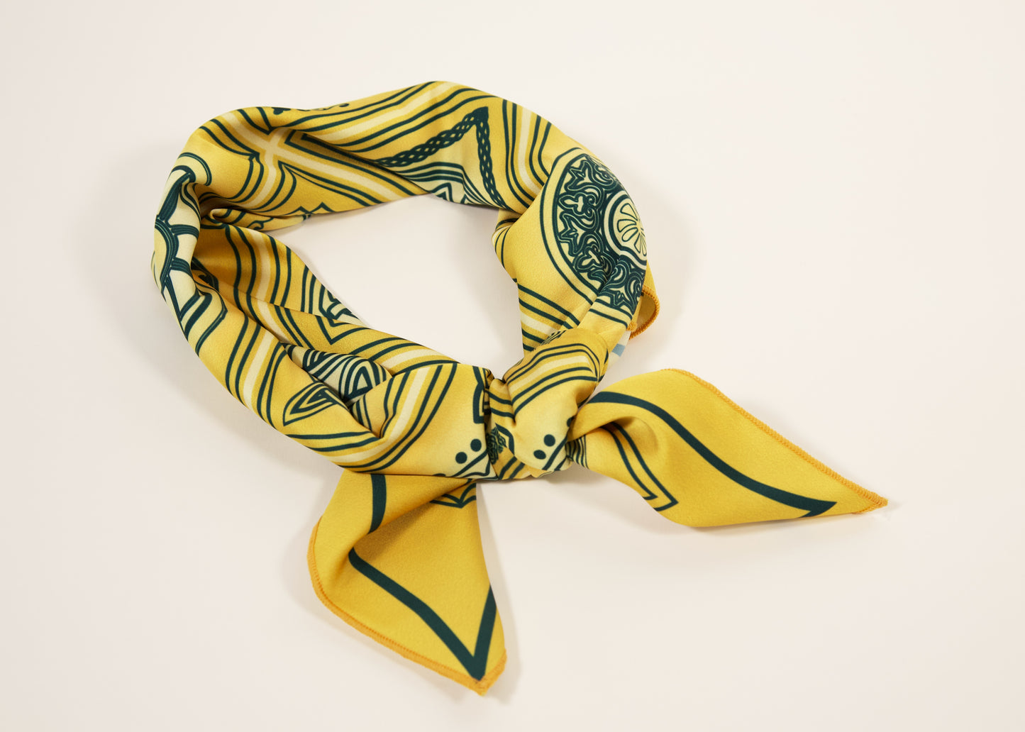 Georgia-Inspired Scarf – Echoes from East and West