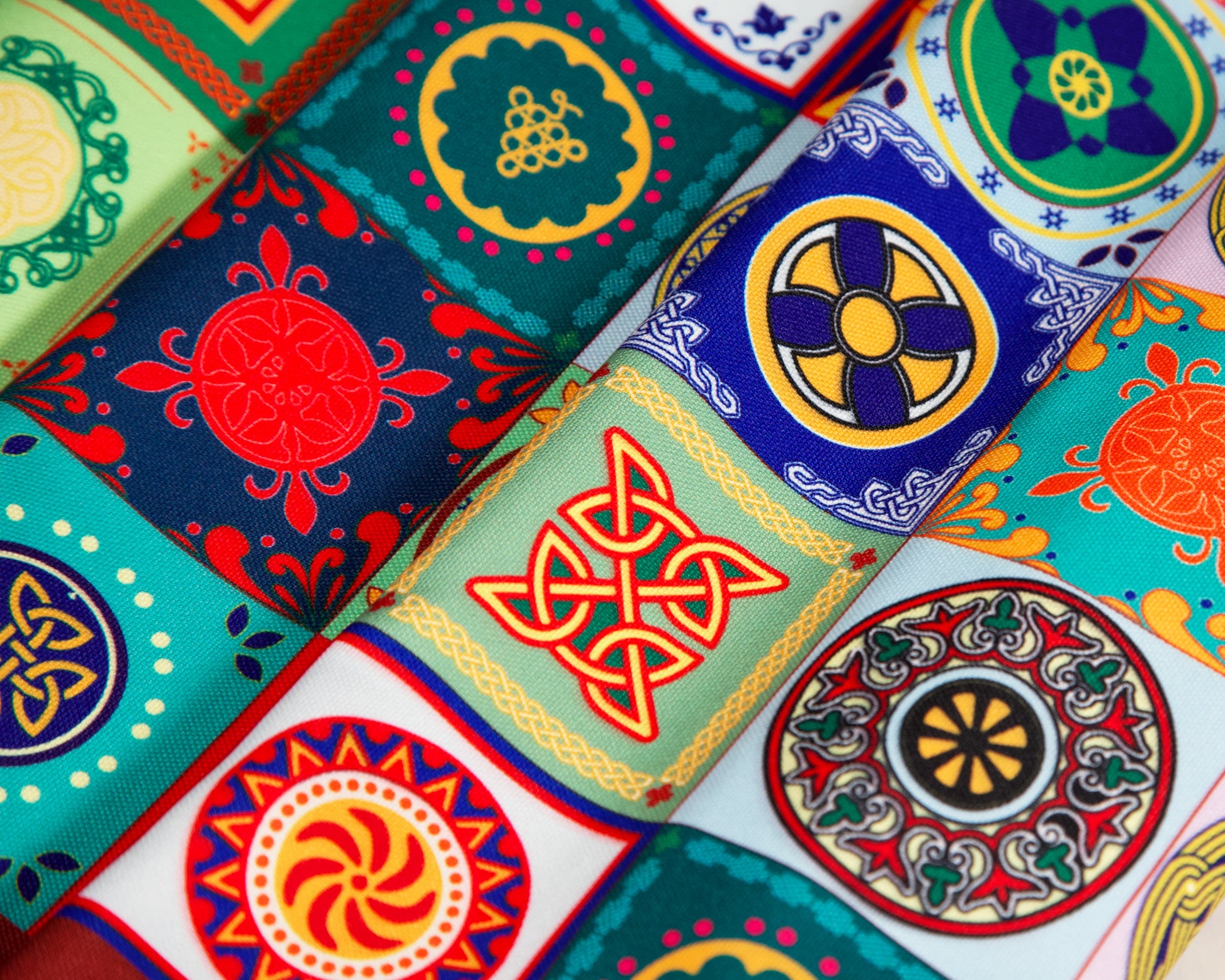 Georgian ornament table runner – full runner length photo