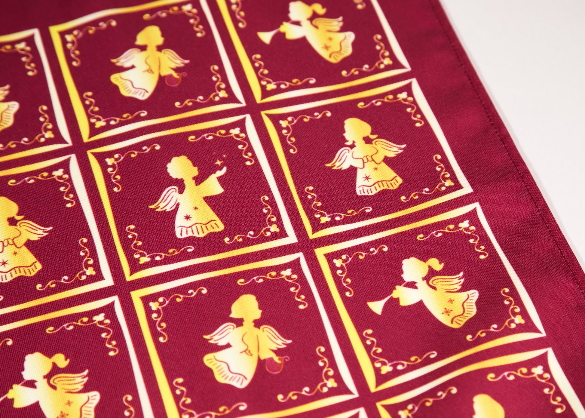 Christmas angel table runner – table setting display photo