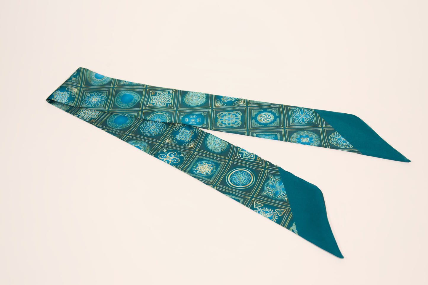 Traditional Caucasian pattern thin scarf green – flat lay view