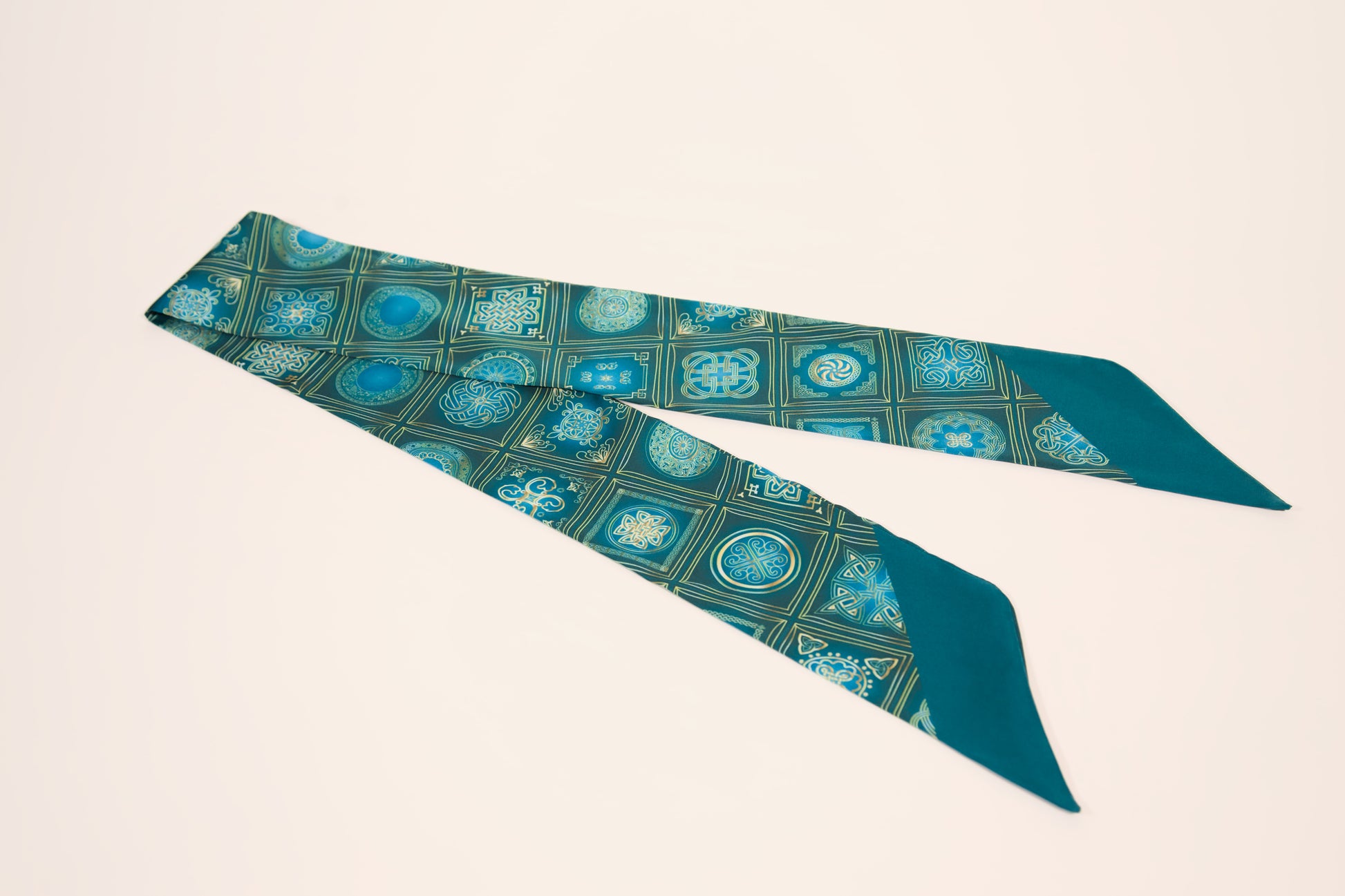 Traditional Caucasian pattern thin scarf green – flat lay view