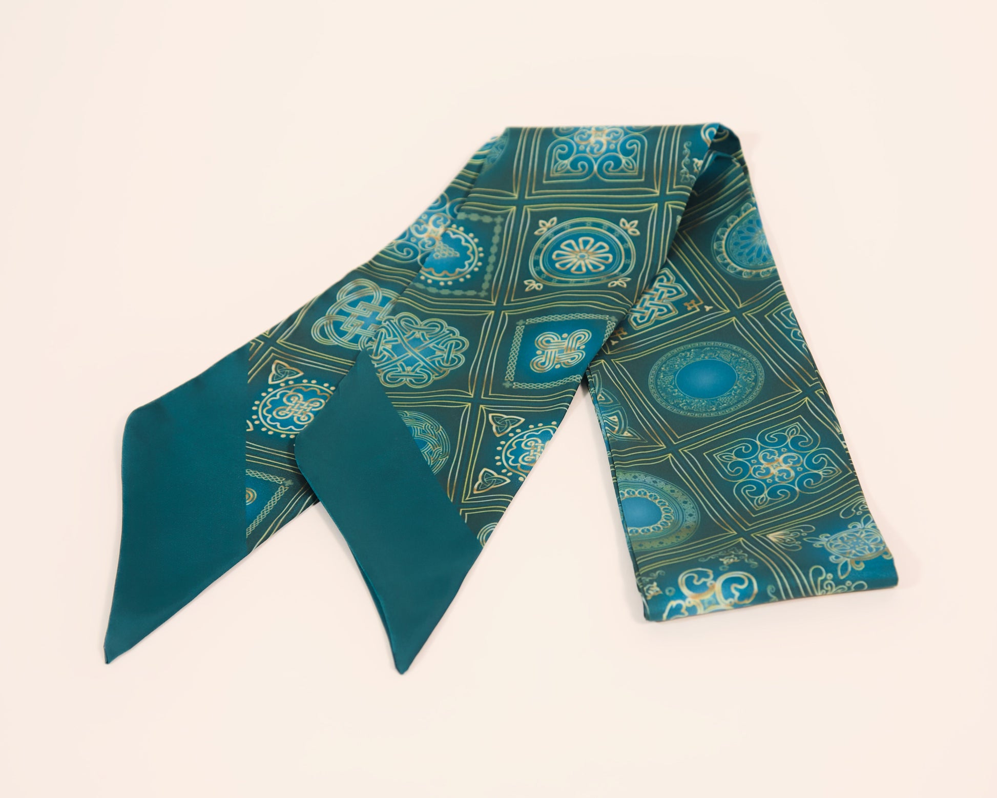 Traditional Caucasian pattern thin scarf green – Georgian ornament lightweight accessory
