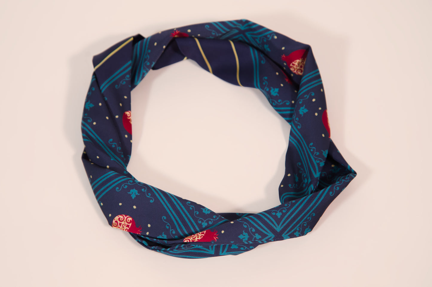 Pomegranate thin scarf – pattern close-up detail