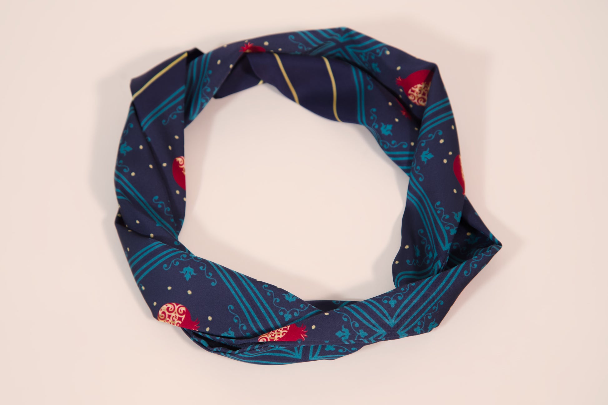 Pomegranate thin scarf – pattern close-up detail
