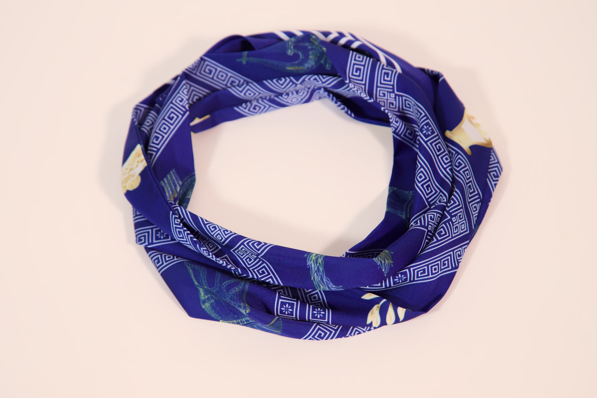 Greece-inspired thin scarf – pattern close-up detail