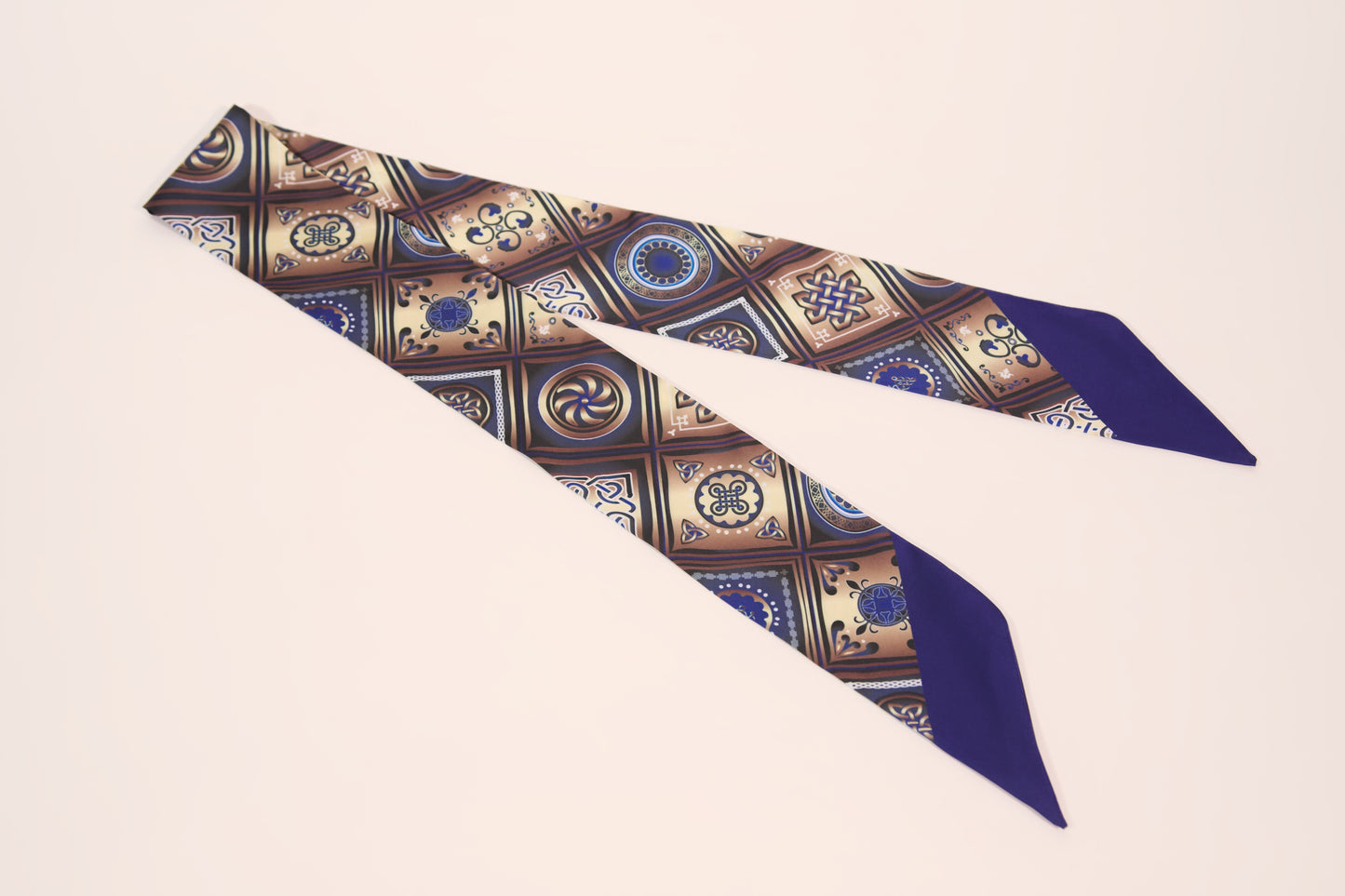Georgian design thin scarf blue – flat lay view