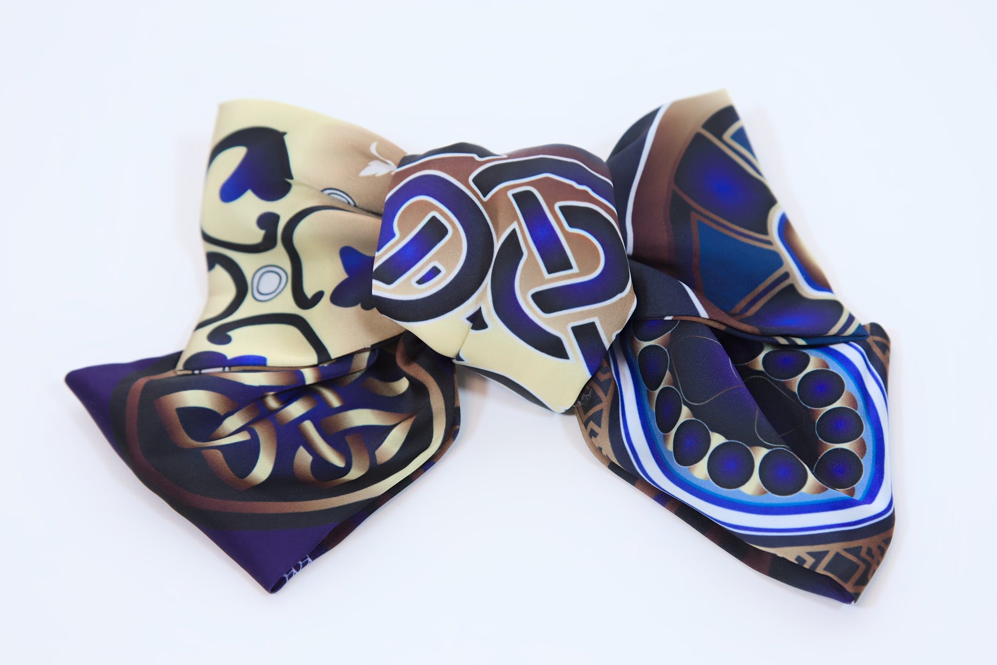 Georgian ornament silk hair bow azure – model wearing accessory