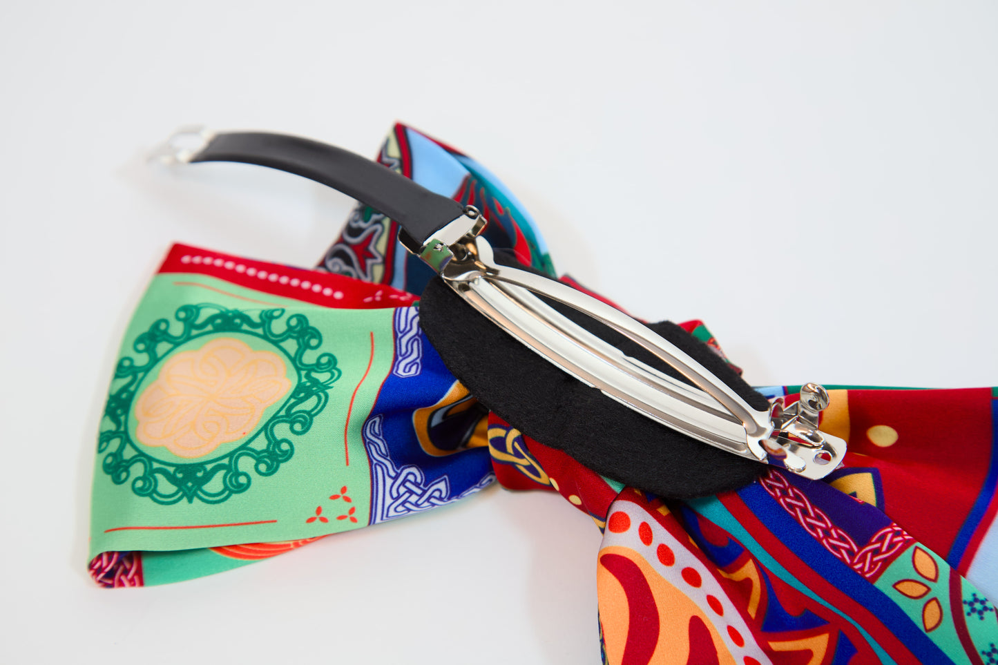 Georgian ornament silk hair bow multicolor – close-up bow detail