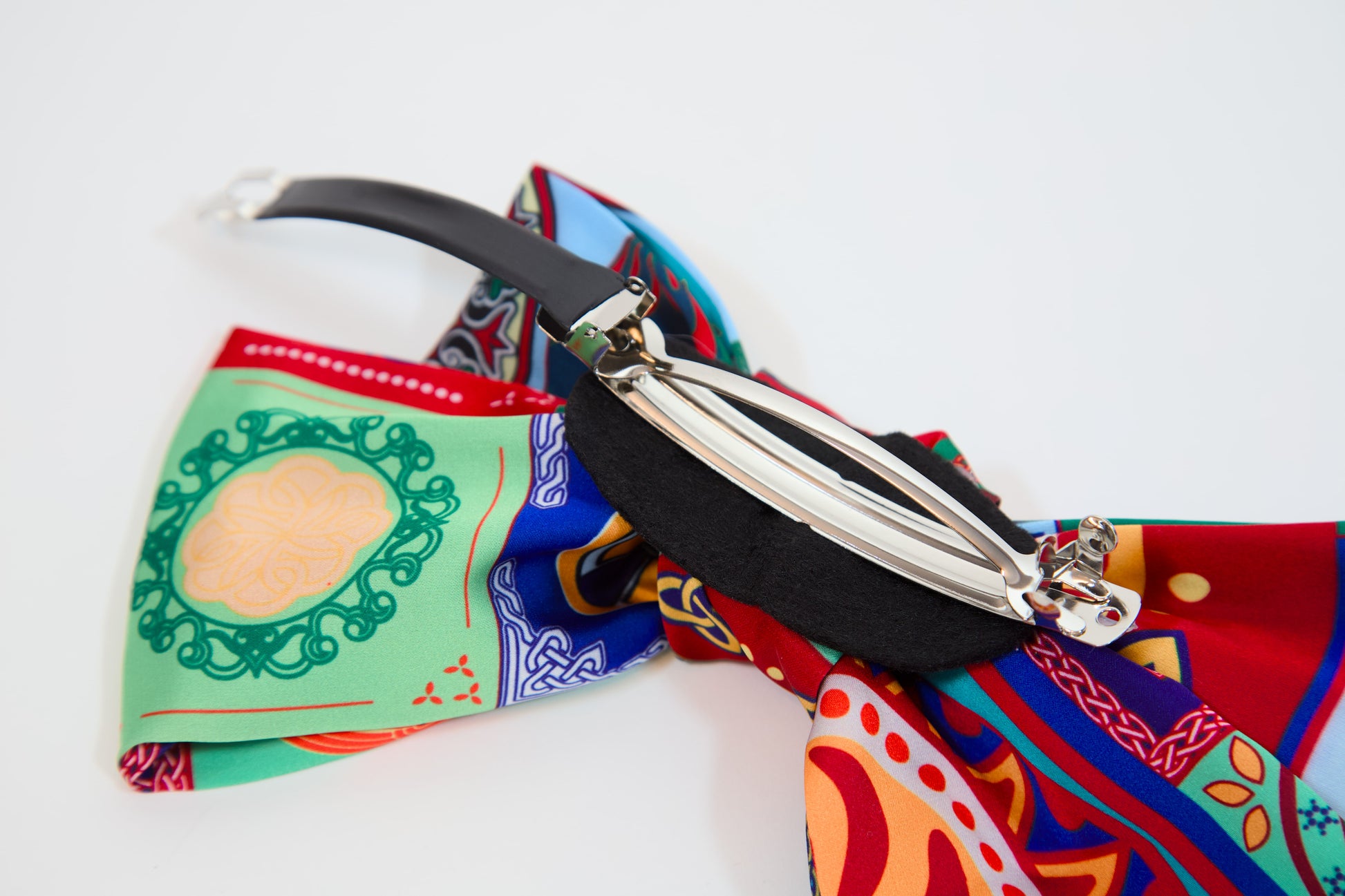 Georgian ornament silk hair bow multicolor – close-up bow detail