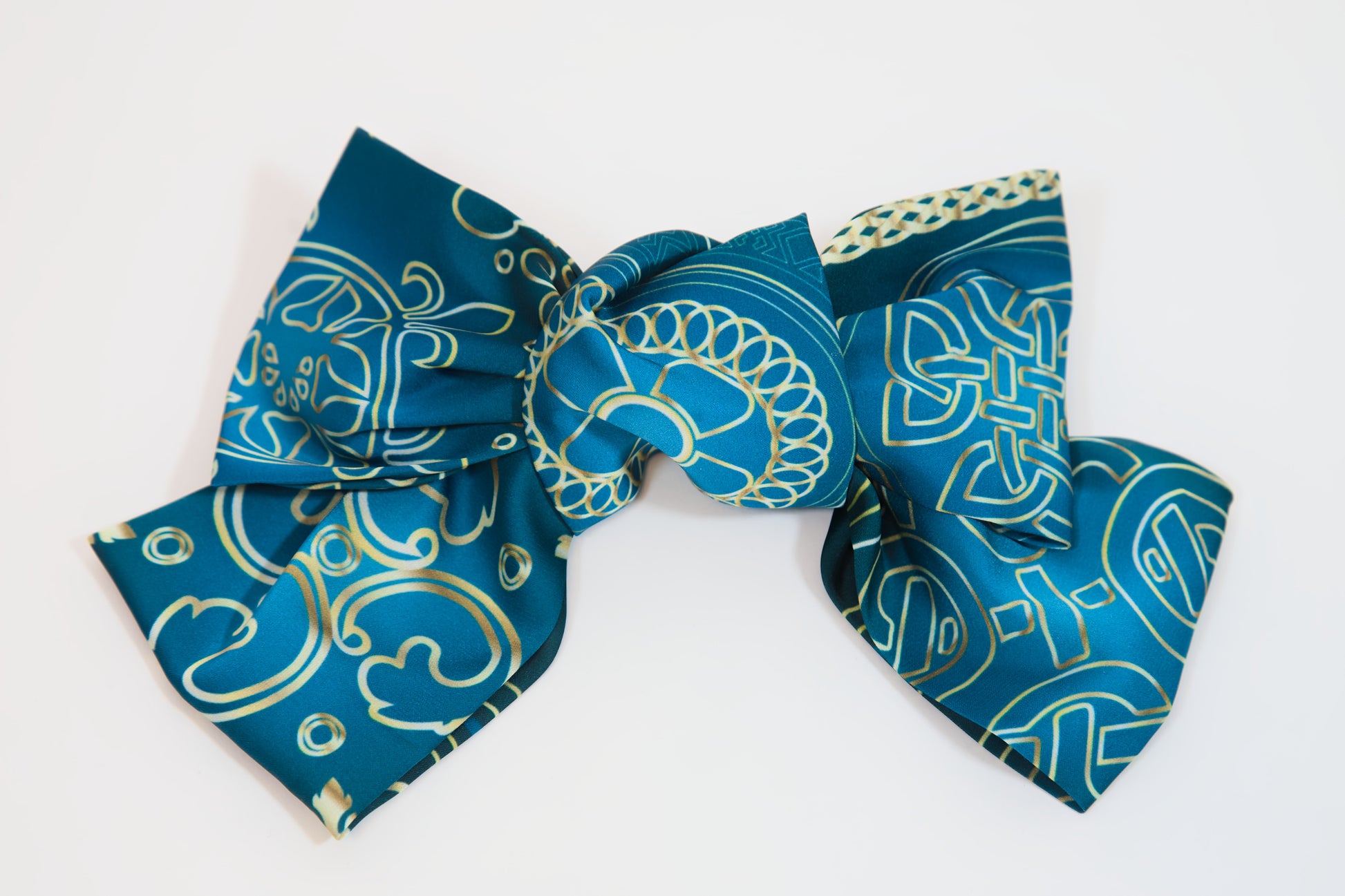 Georgian ornament silk hair bow green – color pattern detail