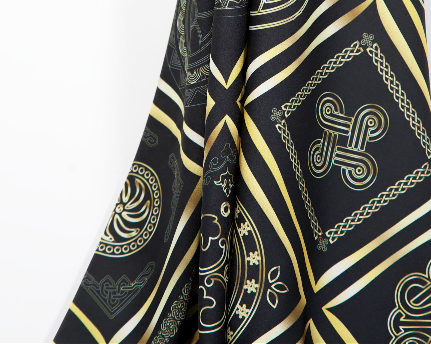 Georgia-Inspired Scarf – Echoes from East and West