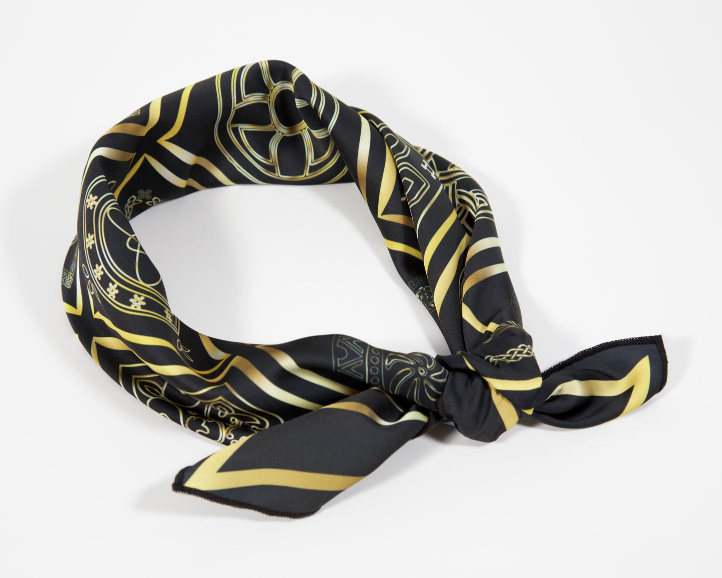 Georgia-Inspired Scarf – Echoes from East and West